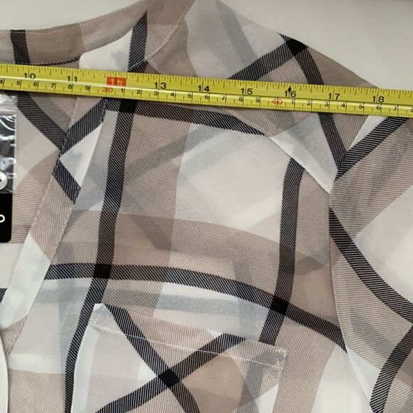 NWT Torrid Plaid V-Neck 3/4 sleeve Roll Tab Button Up Blouse Size 1X - Picture 3 of 13